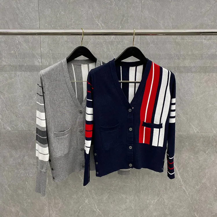 Autumn Winter Woolen Knitted V-Neck Cardigan with Pocket Color Block Stripe Embroidery Sweet Style Long Sleeve Straight Fit S...
Autumn Winter Woolen Knitted V-Neck Cardigan with Pocket Color Block Stripe Embroidery Sweet Style Long Sleeve Straight Fit S...