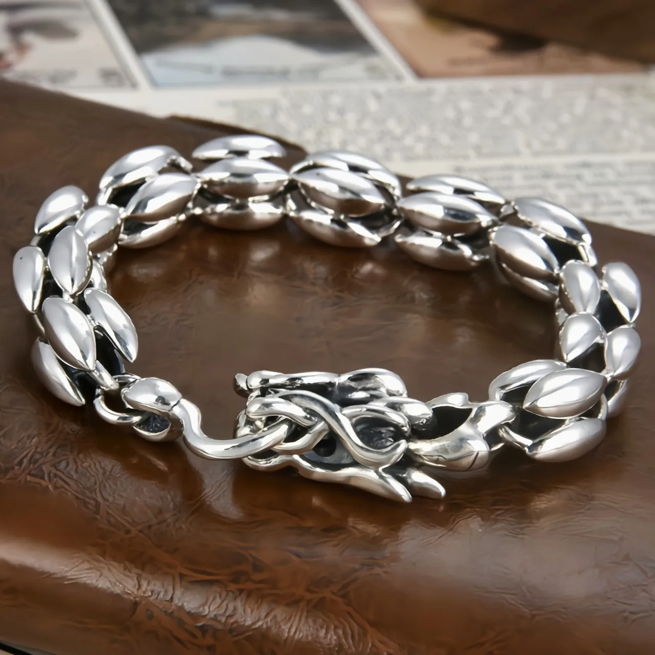 Retro dragon head pure silver bracelet for men, domineering personality, trendy wristband, punk hip-hop, Japanese and Korean cre
Retro dragon head pure silver bracelet for men, domineering personality, trendy wristband, punk hip-hop, Japanese and Korean cre