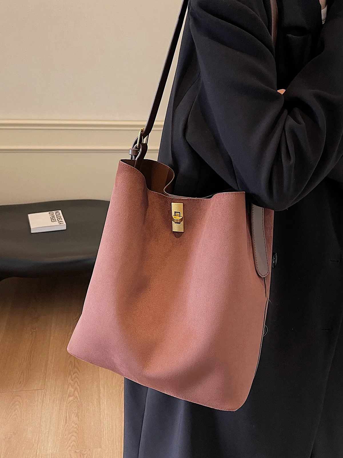 Vintage Faux Suede Totes Bag Luxury Brand Design Women's Solid Color Large Capacity Bucket Armpit Shoulder Bag Brown Black Bolsa
Vintage Faux Suede Totes Bag Luxury Brand Design Women's Solid Color Large Capacity Bucket Armpit Shoulder Bag Brown Black Bolsa