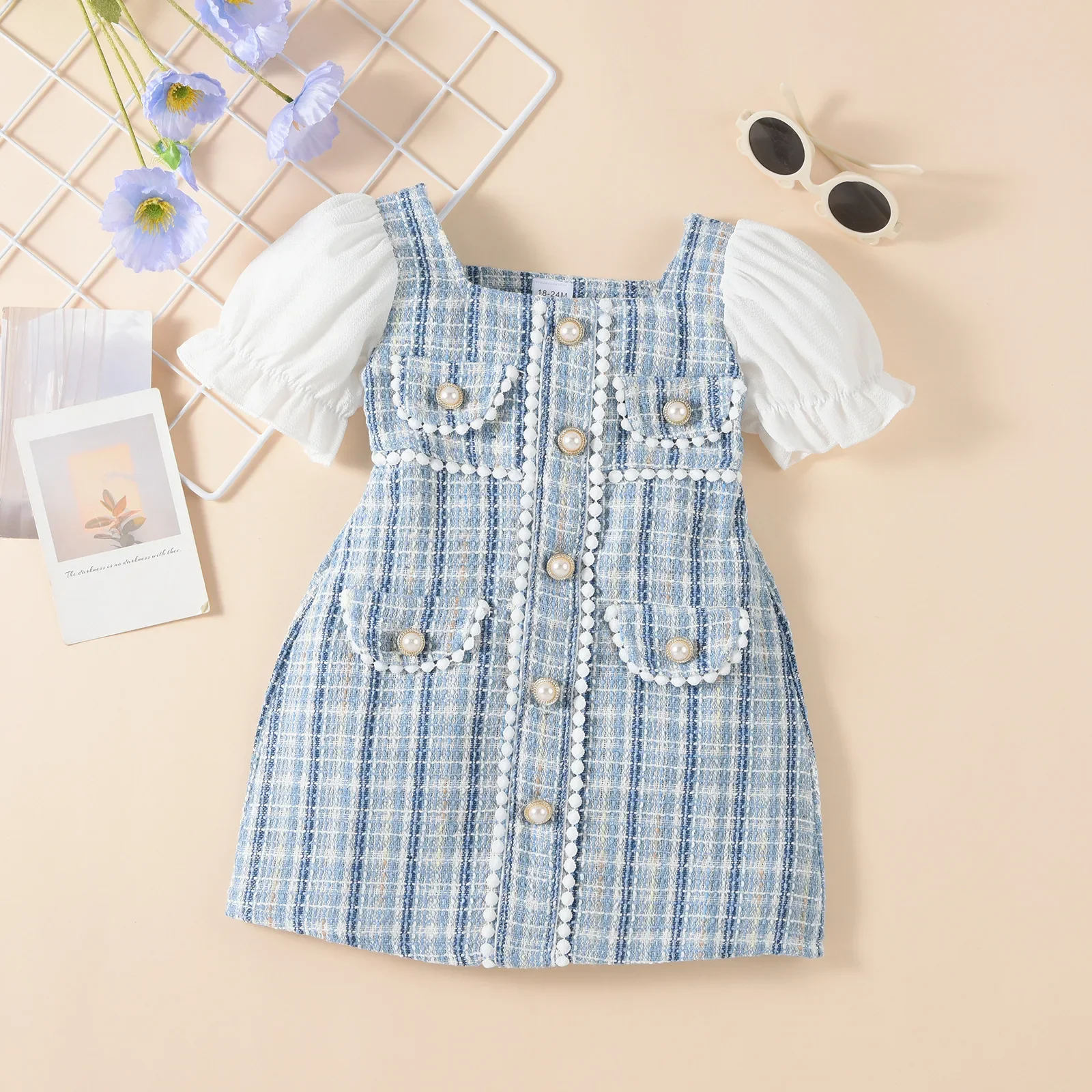 Kid Clothe Girl Tweed Plaid Pearl Button Decor Patchwork Puff Sleeve Children Skirt Fashionable Summer Princess Style Baby Dress
Kid Clothe Girl Tweed Plaid Pearl Button Decor Patchwork Puff Sleeve Children Skirt Fashionable Summer Princess Style Baby Dress