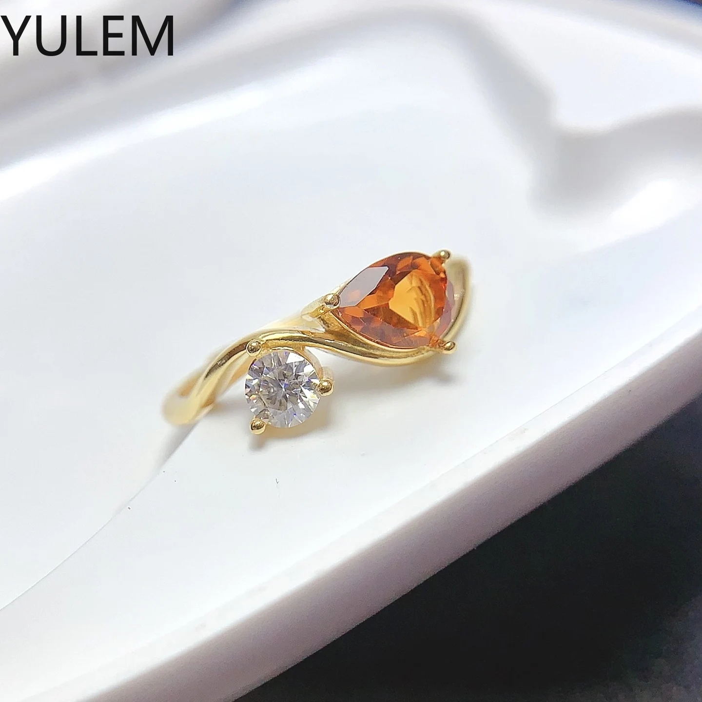 925 Silver Classic 4mm Moissanite Simple with Natural Citrine for Women Charms Wedding Party Jewelry
925 Silver Classic 4mm Moissanite Simple with Natural Citrine for Women Charms Wedding Party Jewelry