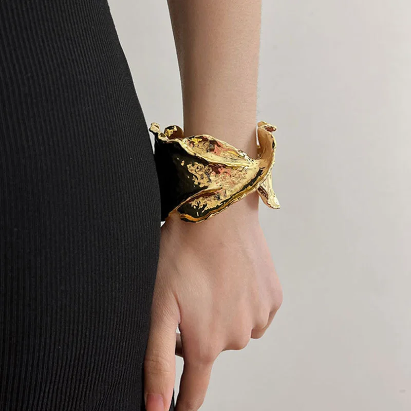 European and American fashion personality new cross titanium luxury retro wide bracelet
European and American fashion personality new cross titanium luxury retro wide bracelet