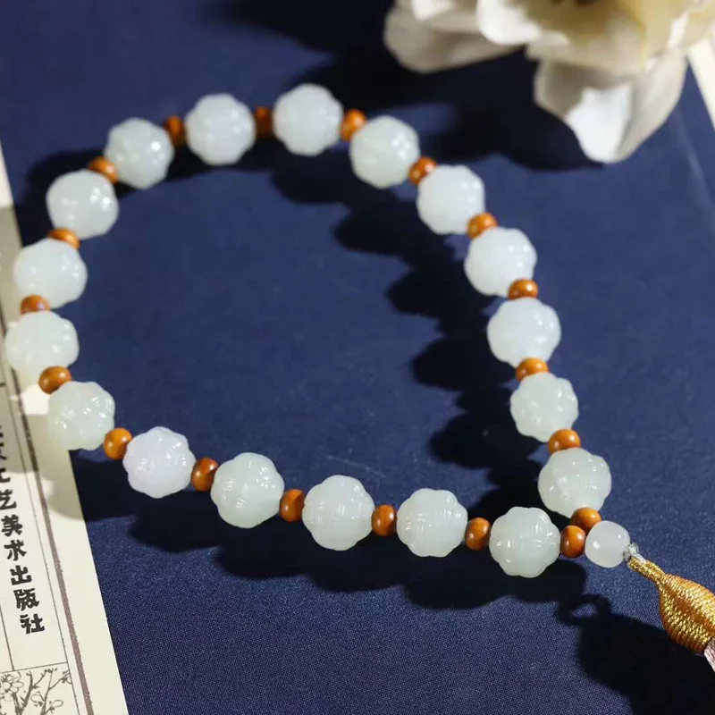 Natural Hetian Jade Qinghai Old Material Warm White Hydrangea Handheld Bracelet Women
Natural Hetian Jade Qinghai Old Material Warm White Hydrangea Handheld Bracelet Women