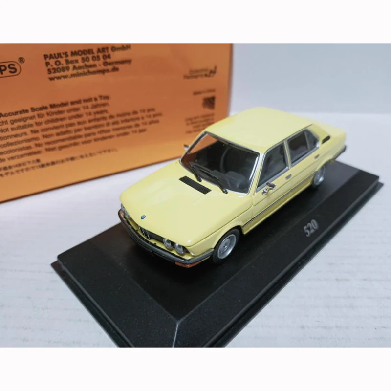 Minichamps масштаб 1/43, 520 1974, четырехдверный автомобиль, модель из сплава для взрослых, классическая коллекция, украшение для дисплея, подарок, сувенир
Minichamps масштаб 1/43, 520 1974, четырехдверный автомобиль, модель из сплава для взрослых, классическая коллекция, украшение для дисплея, подарок, сувенир