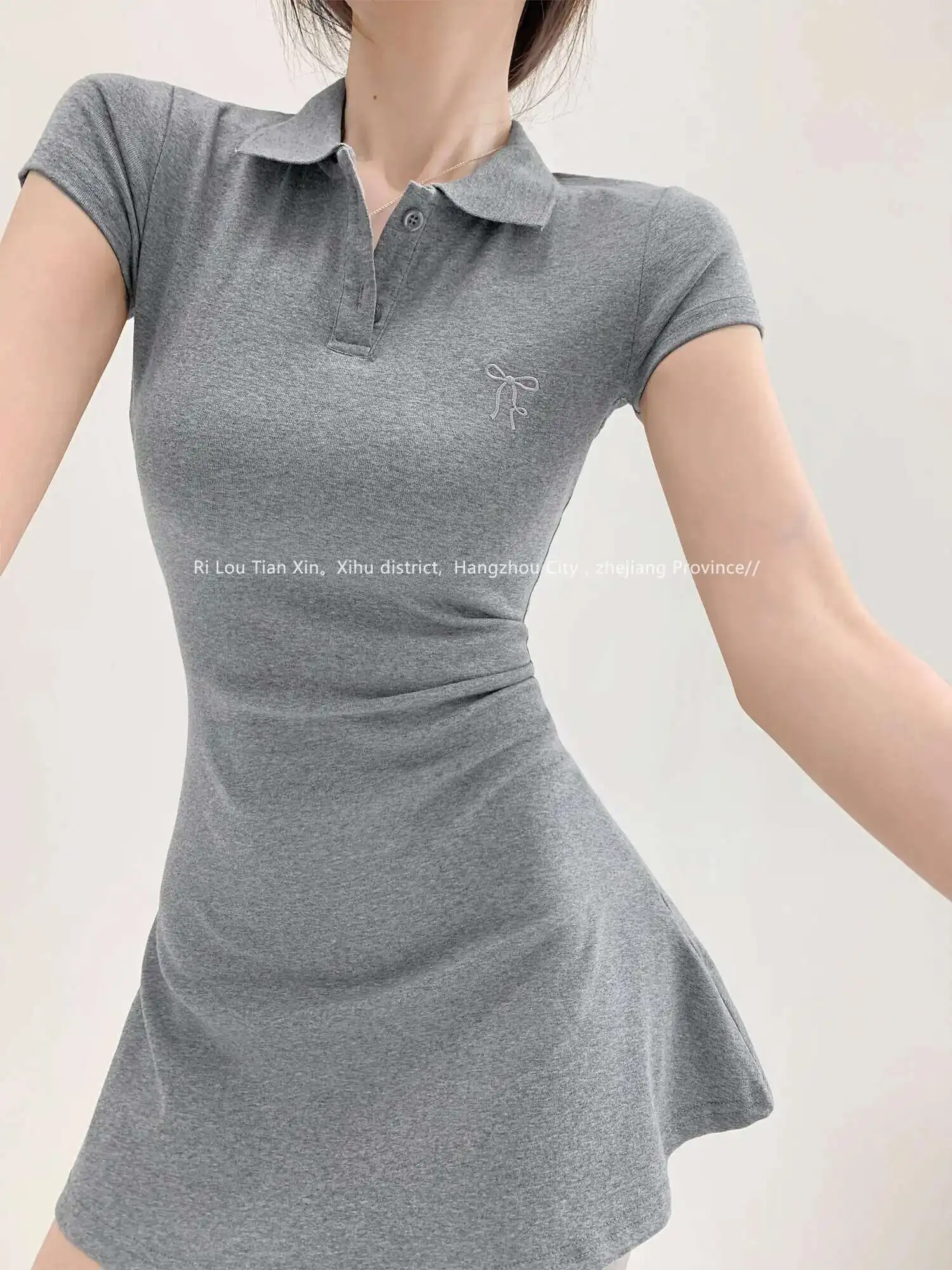 Summer New 2024 POLO Collar Short Sleeve Dress Women Spicy Girl Design Sense Bow Embroidery Waist Cinching A-line Dress X56O
Summer New 2024 POLO Collar Short Sleeve Dress Women Spicy Girl Design Sense Bow Embroidery Waist Cinching A-line Dress X56O