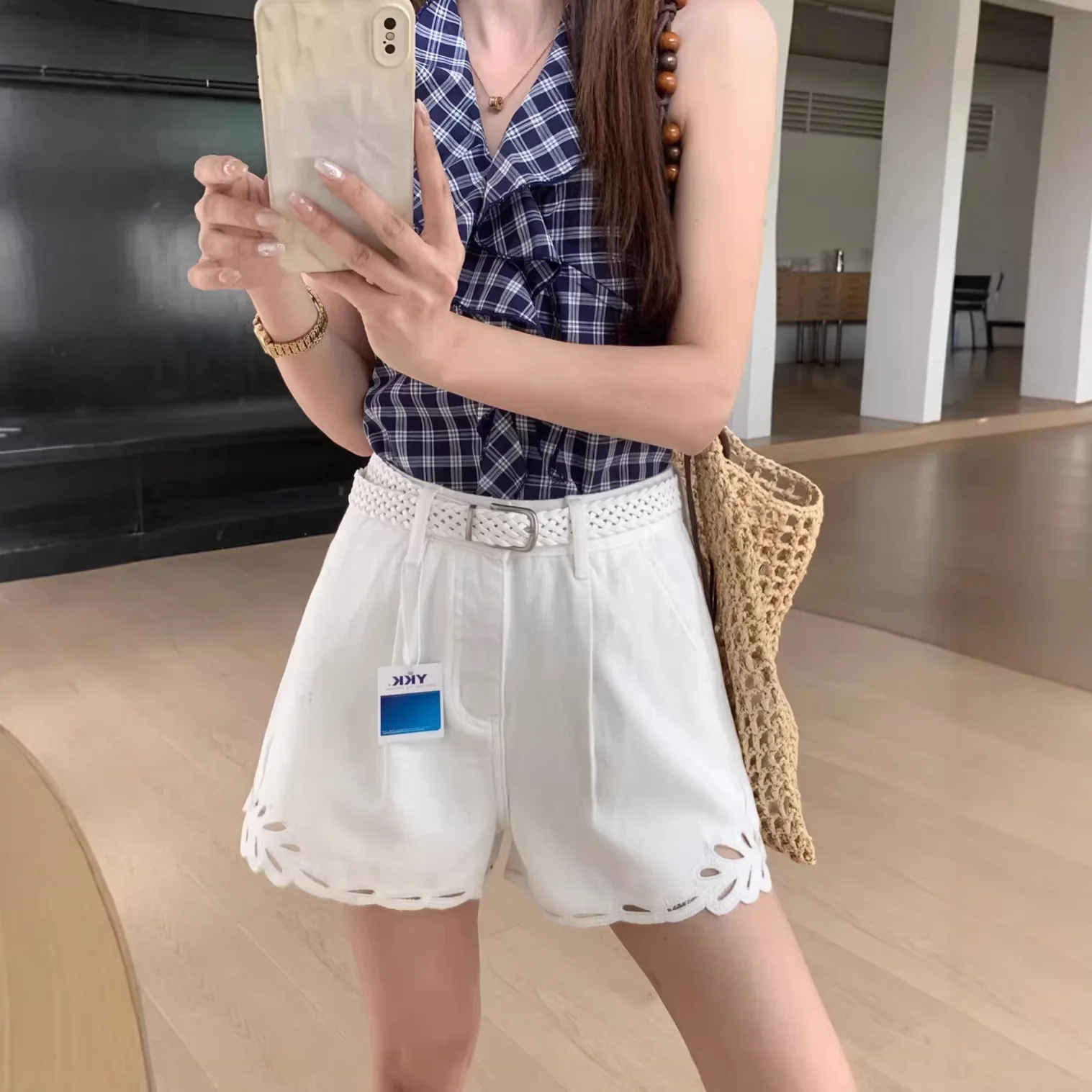 High Waist White Cotton Denim Shorts Women's Holiday Style Lace Trim Shorts Casual European Fashion Summer High Waist Shorts
High Waist White Cotton Denim Shorts Women's Holiday Style Lace Trim Shorts Casual European Fashion Summer High Waist Shorts