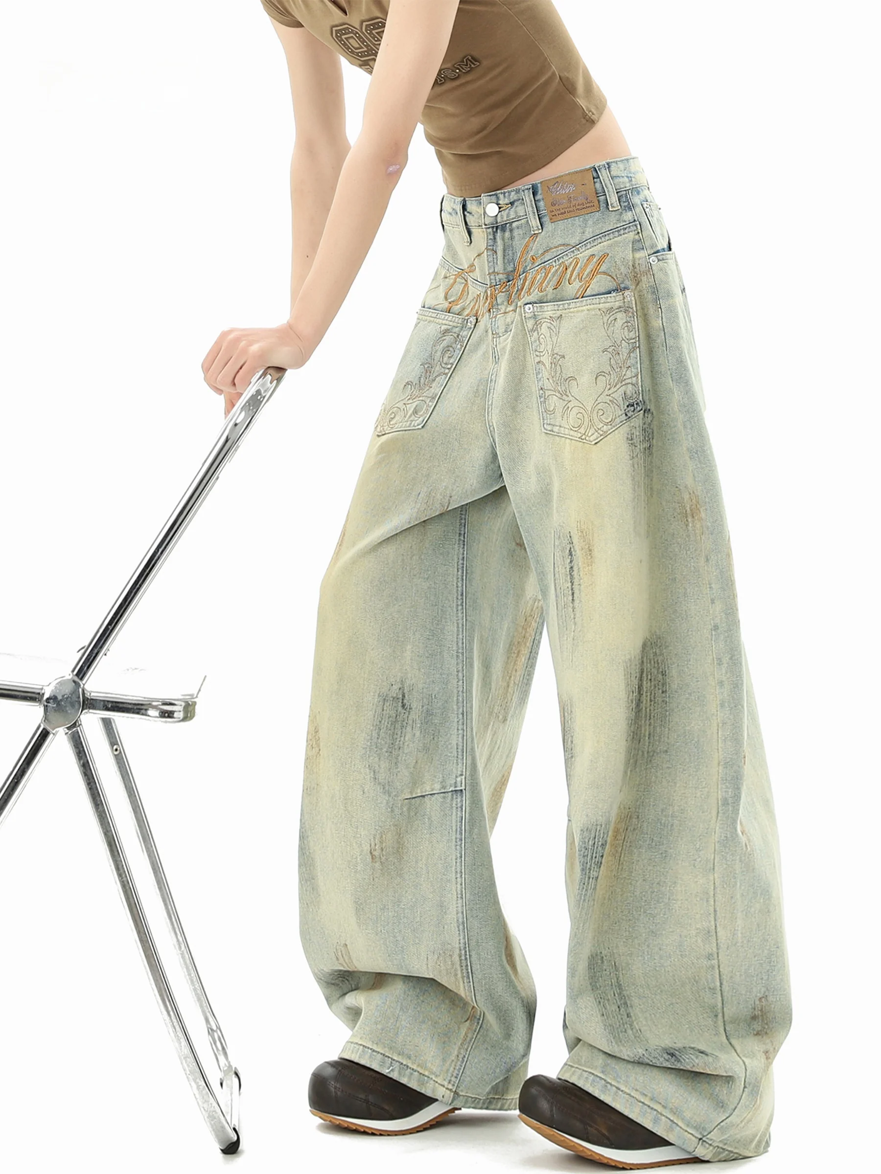 American Letter Embroidery Reverse Wear Jeans Women Men Summer Washed Old Knife Pants Desert Style Dyeing Wide Leg Pants
American Letter Embroidery Reverse Wear Jeans Women Men Summer Washed Old Knife Pants Desert Style Dyeing Wide Leg Pants