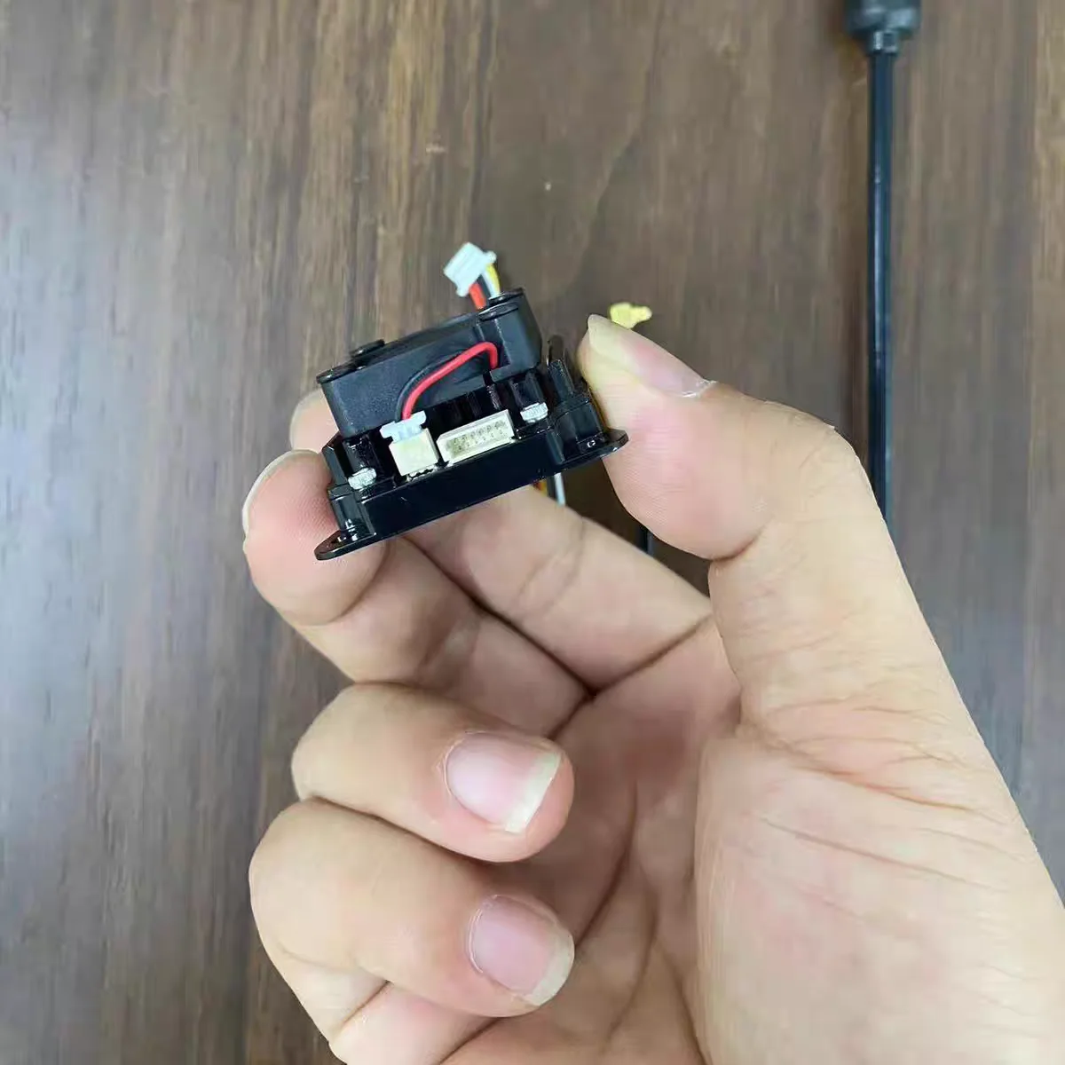 FPV 4.9G VTX 5.8G 6.1Ghz 3W Передача видео с фильтром Оснащенная антенной 15 см и кабелем подключения данных Антенна Pig Tail
FPV 4.9G VTX 5.8G 6.1Ghz 3W Передача видео с фильтром Оснащенная антенной 15 см и кабелем подключения данных Антенна Pig Tail