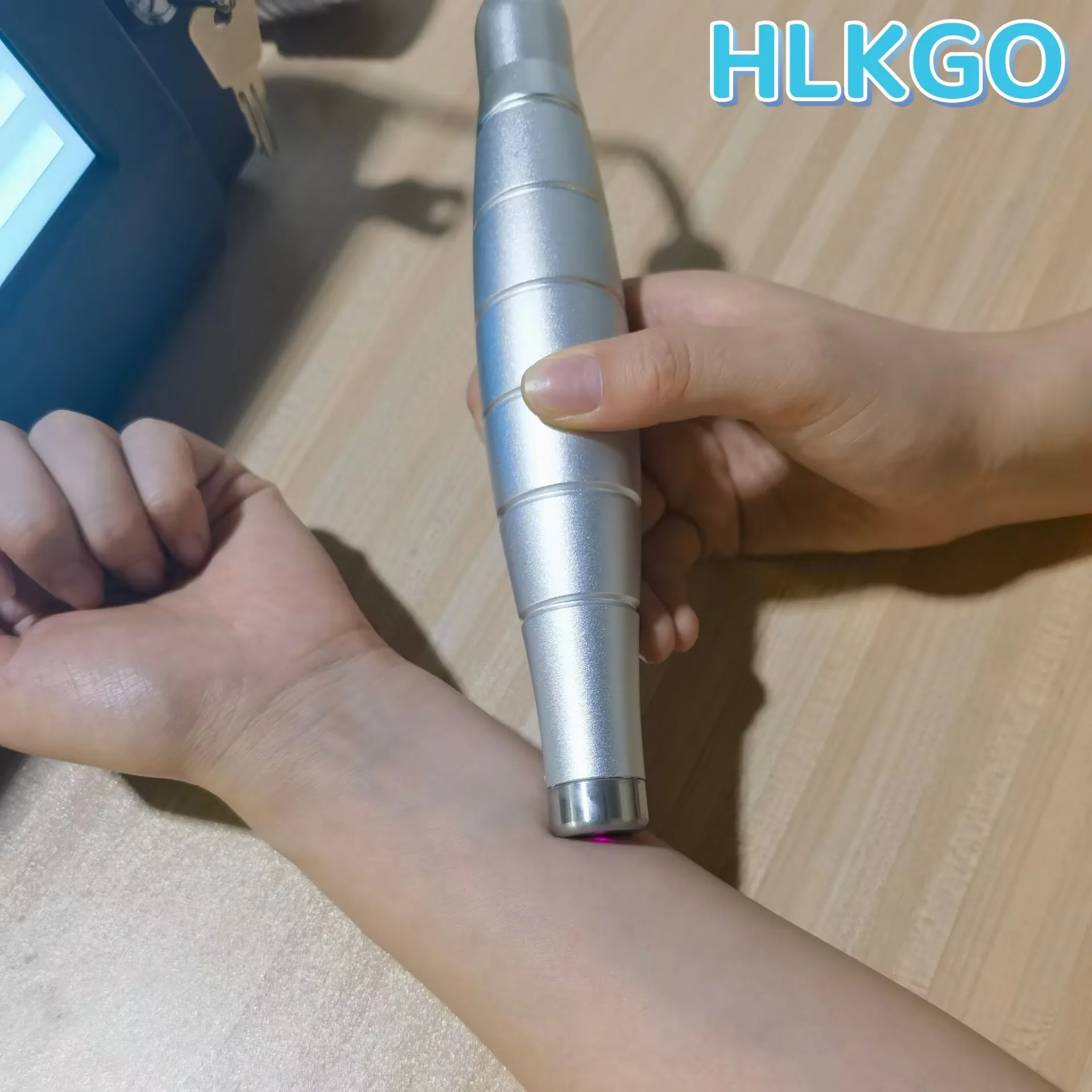 Портативное устройство для лазерной терапии с двумя лазерами для восстановления мышц и снятия боли с таймером
Портативное устройство для лазерной терапии с двумя лазерами для восстановления мышц и снятия боли с таймером