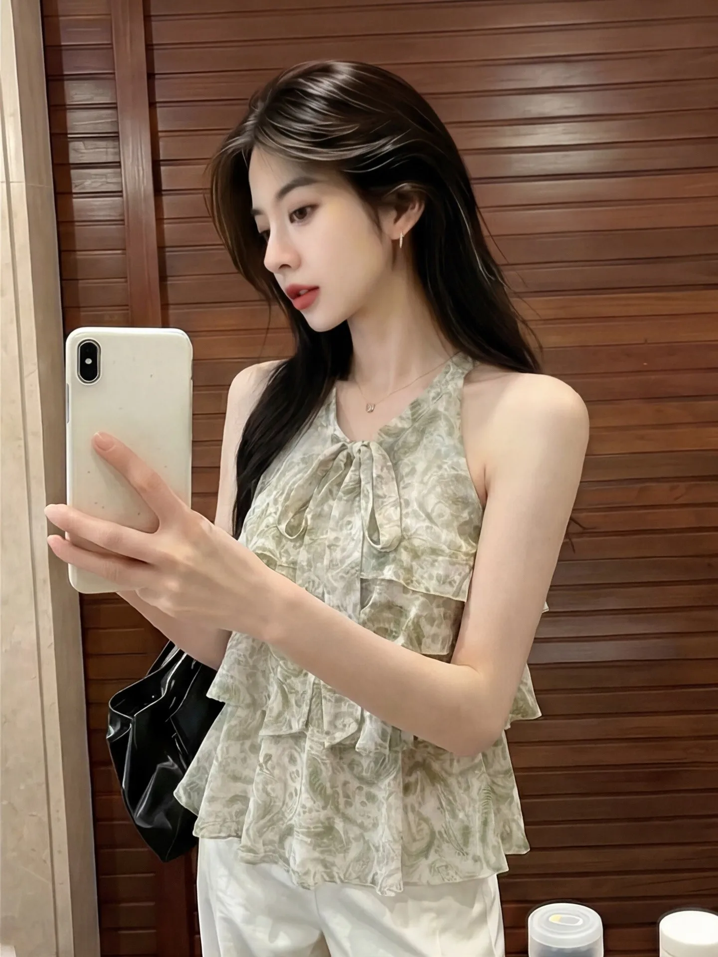 Elegant Green Off-Shoulder Strap Vest Women's Summer New Sweet Knot Waistband Sleeveless Hanging Neck Top
Elegant Green Off-Shoulder Strap Vest Women's Summer New Sweet Knot Waistband Sleeveless Hanging Neck Top