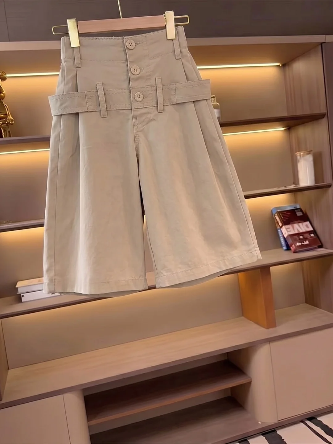 Girls High Waist Wide Leg Shorts Comfortable Belted Casual Pants Summer 2026 New Fashion Loose Khaki Versatile Comfy Shorts
Girls High Waist Wide Leg Shorts Comfortable Belted Casual Pants Summer 2026 New Fashion Loose Khaki Versatile Comfy Shorts