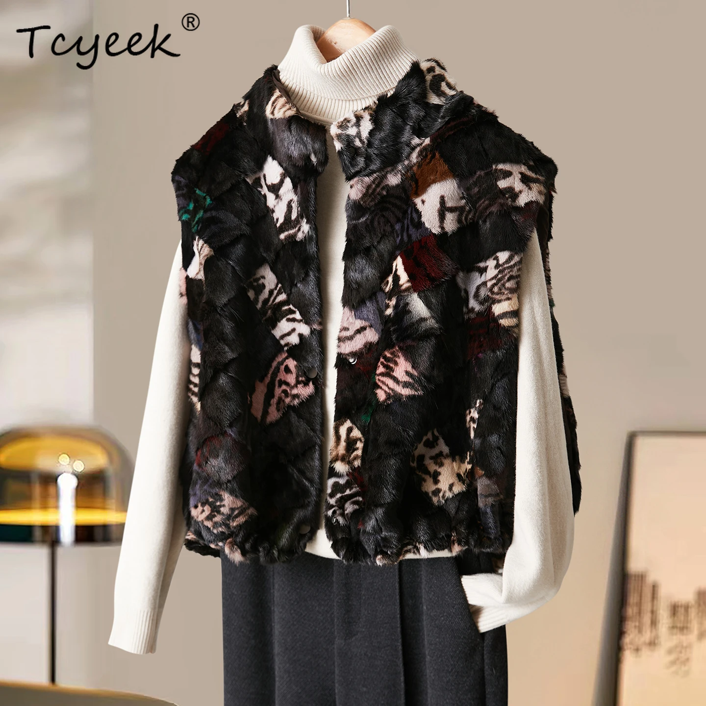 Tcyeek Real Mink Fur Vest Women Winter Clothes Real Fur Sleeveless Jacket Warm Womens Vests New in Outerwears Fourrure Femme
Tcyeek Real Mink Fur Vest Women Winter Clothes Real Fur Sleeveless Jacket Warm Womens Vests New in Outerwears Fourrure Femme