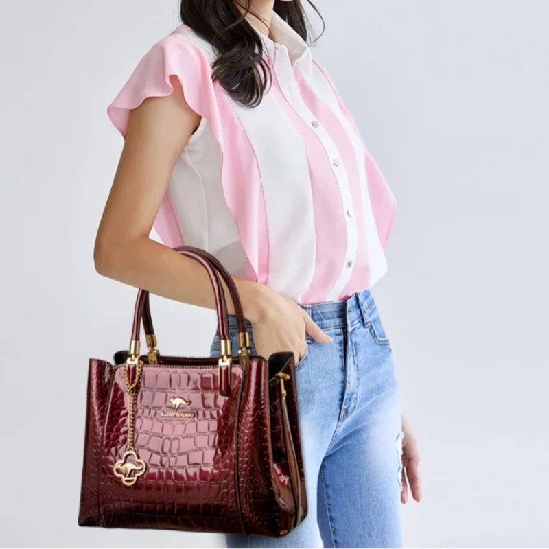 New 2026 Women's Patent Leather Glossy Tote Bag Large Capacity Shoulder Crossbody Purse Fashion Casual Top Handle Handbag
New 2026 Women's Patent Leather Glossy Tote Bag Large Capacity Shoulder Crossbody Purse Fashion Casual Top Handle Handbag