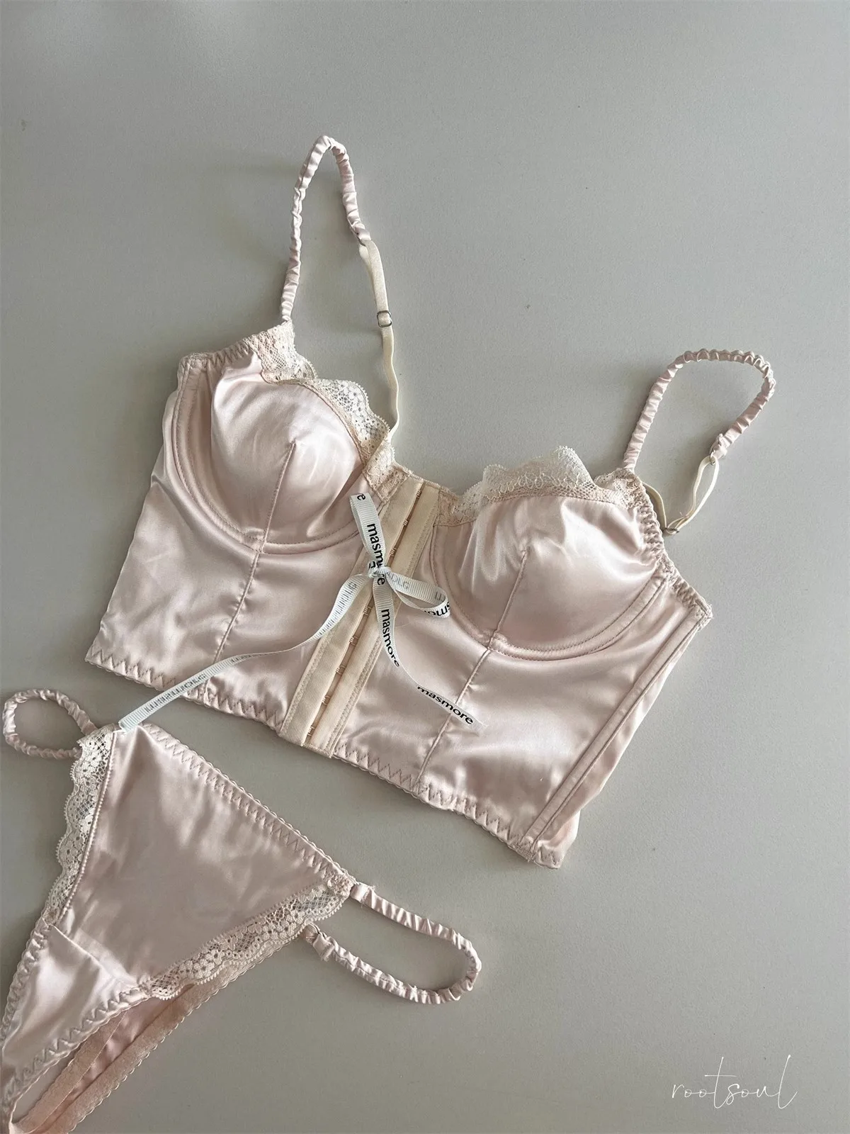 Нишевый атласный сексуальный комплект из чистого кружева на косточках, горячий женский бюстгальтер, нижнее белье, комплект с бюстгальтером
Нишевый атласный сексуальный комплект из чистого кружева на косточках, горячий женский бюстгальтер, нижнее белье, комплект с бюстгальтером