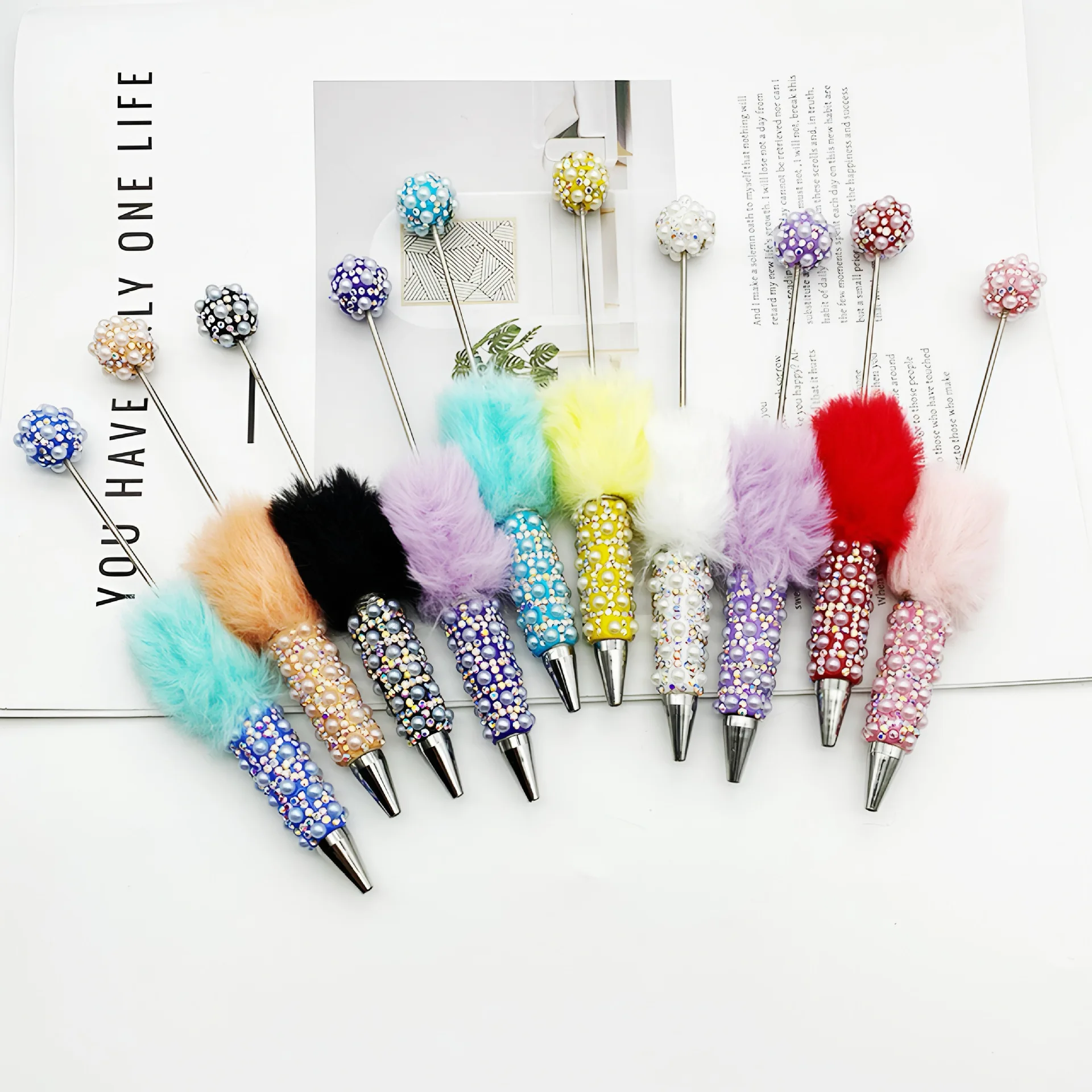 50Pcs New High Glitter Diamond Hairball Pearl Bead Pen Cute Hairy Handmade Beaded Ballpoint Pen Spot Wholesale Luxury Pen
50Pcs New High Glitter Diamond Hairball Pearl Bead Pen Cute Hairy Handmade Beaded Ballpoint Pen Spot Wholesale Luxury Pen