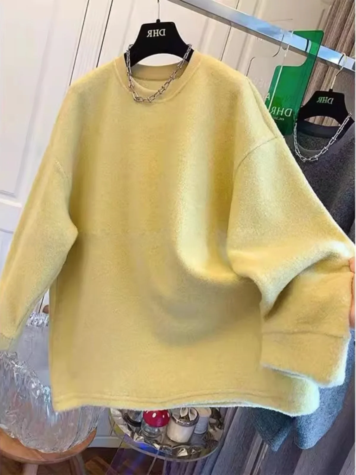 Extra Large 300 Pounds Korean Style Yellow Soft Lamb Velvet Sweatshirt Women's Autumn Winter Loose Warm Long Sleeve Base Top
Extra Large 300 Pounds Korean Style Yellow Soft Lamb Velvet Sweatshirt Women's Autumn Winter Loose Warm Long Sleeve Base Top