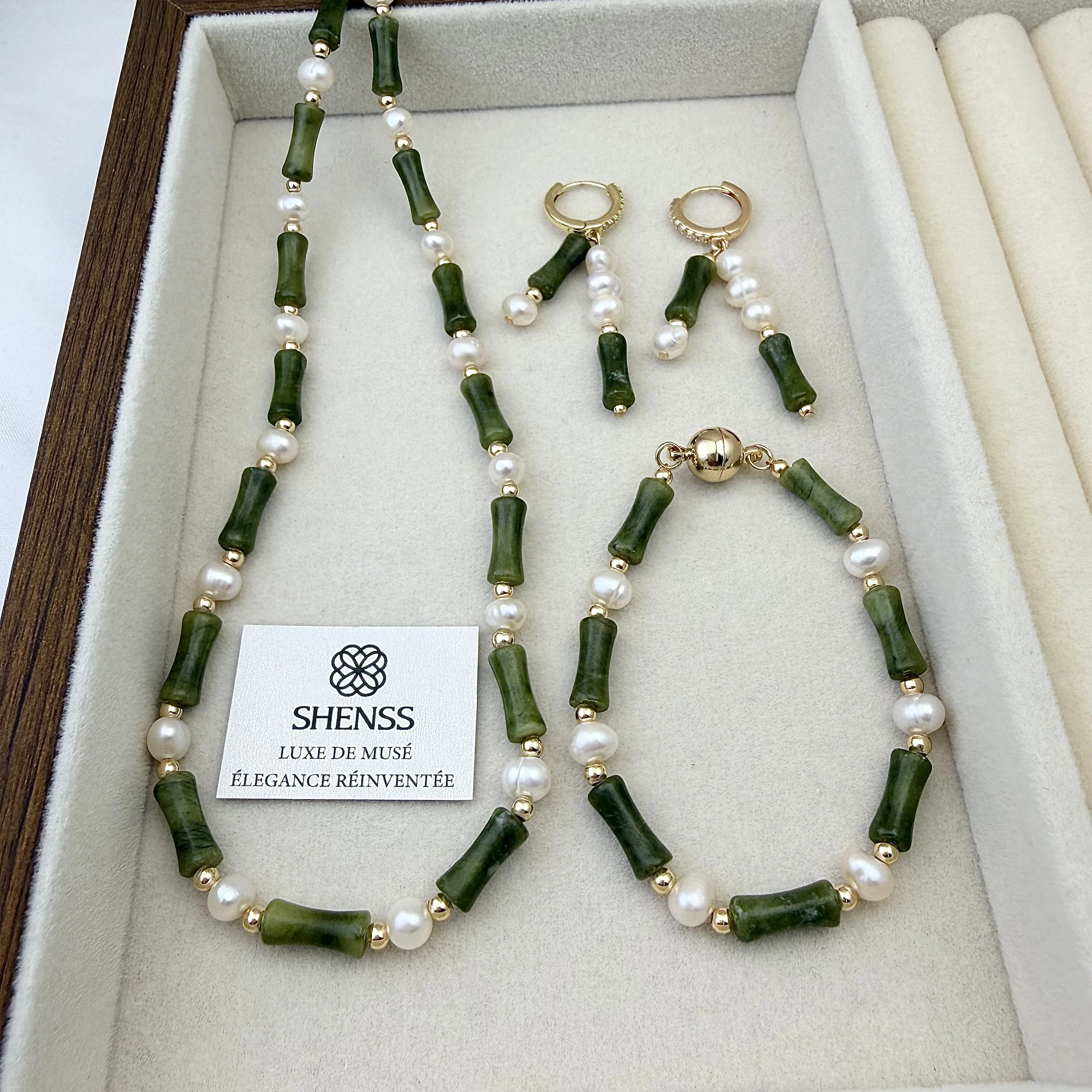 Natural Dry Green Jade Bamboo Pearl Jewelry Set Chinese Style Luxury Necklace Bracelet Earrings Elegant Versatile Gift for Her
Natural Dry Green Jade Bamboo Pearl Jewelry Set Chinese Style Luxury Necklace Bracelet Earrings Elegant Versatile Gift for Her