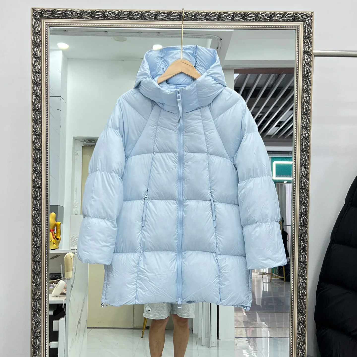 Medium Long Loose Puffer Jacket 90 White Duck Down Jacket for Women Thick Winter New High-end Puff Cloud Coat Women
Medium Long Loose Puffer Jacket 90 White Duck Down Jacket for Women Thick Winter New High-end Puff Cloud Coat Women