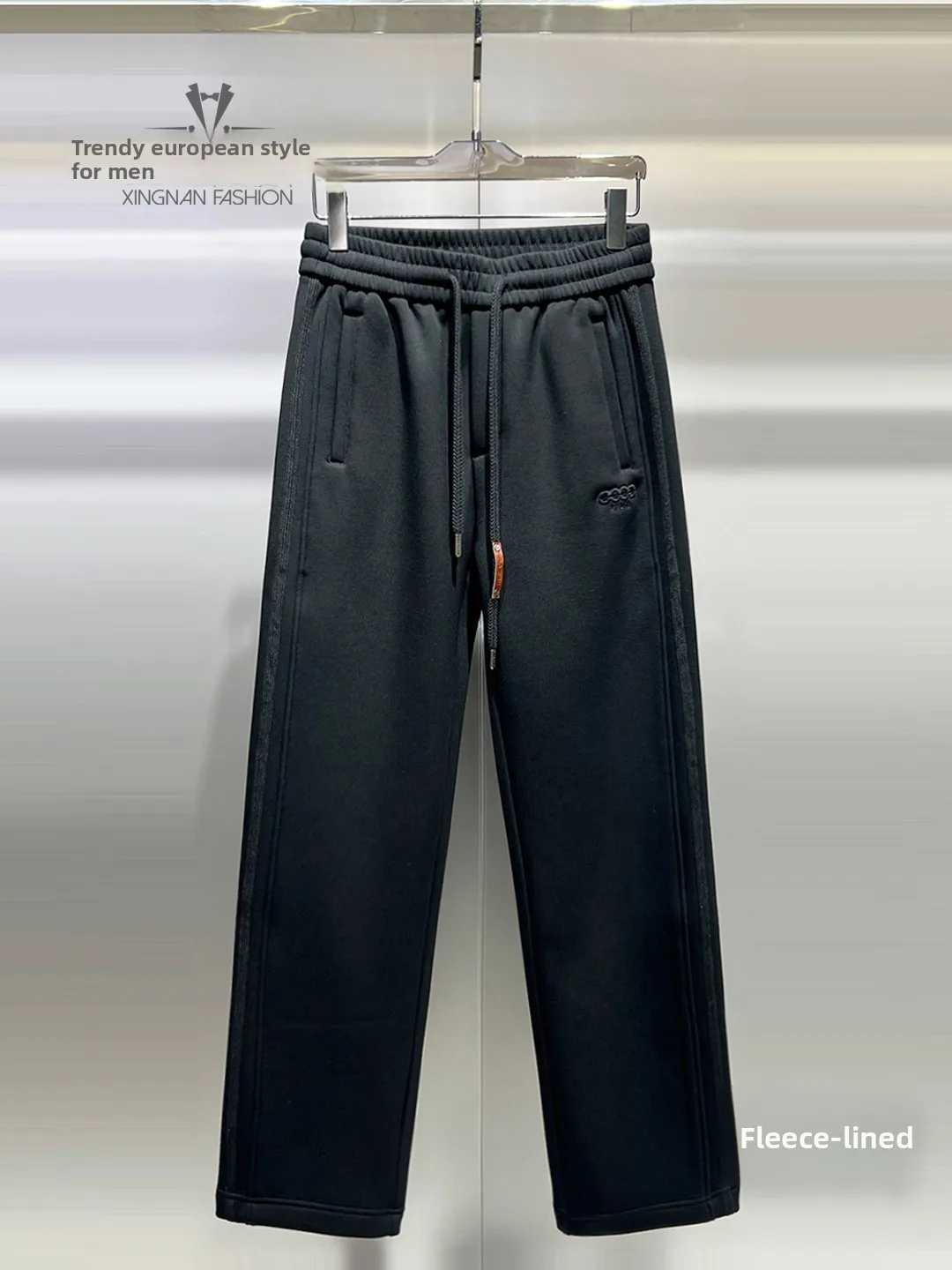 Мужские зимние модные брюки с высокой талией, прямым кроем и полосатым дизайном, на флисовой подкладке, повседневные, комфортные, с хорошей драпировкой
Мужские зимние модные брюки с высокой талией, прямым кроем и полосатым дизайном, на флисовой подкладке, повседневные, комфортные, с хорошей драпировкой