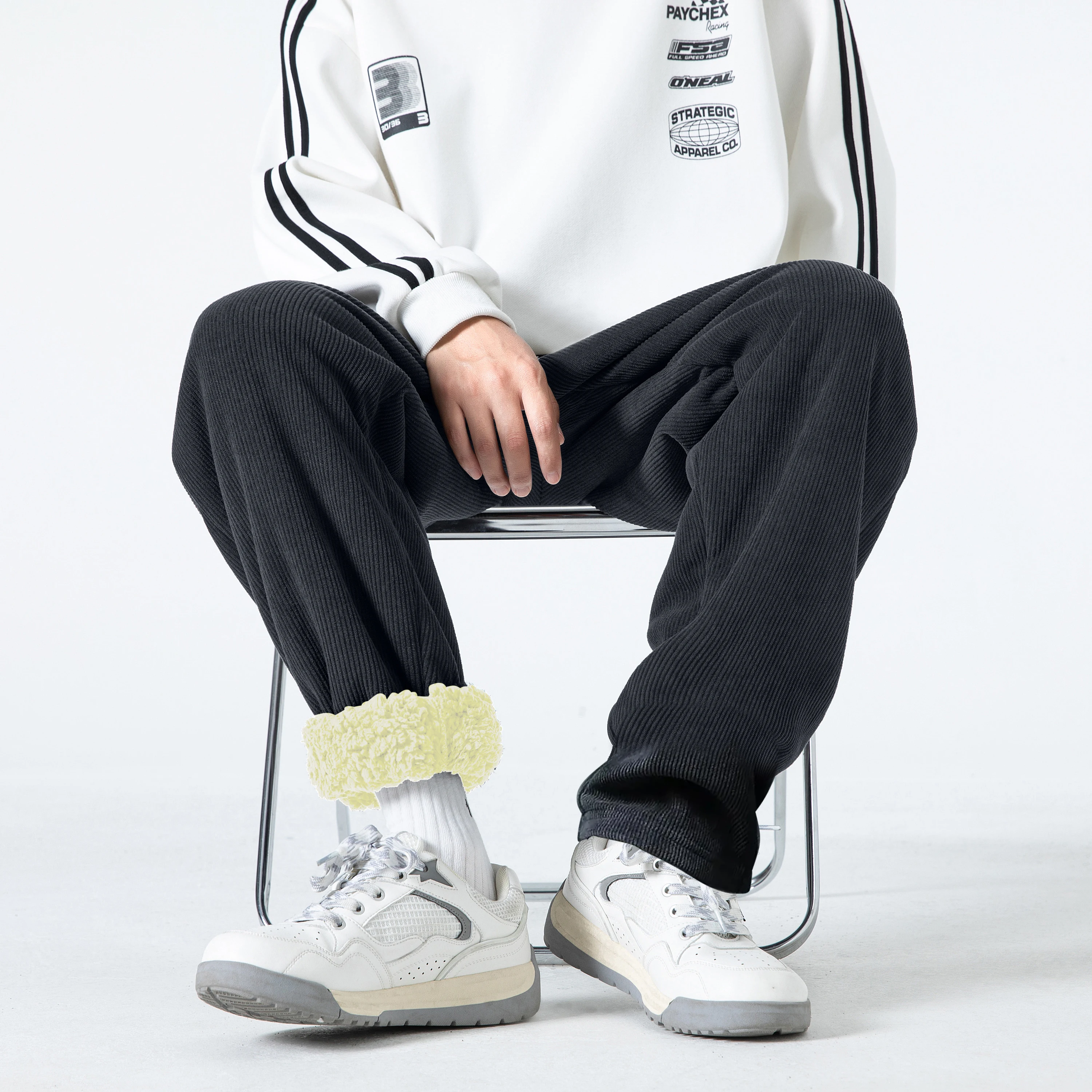 Men's Corduroy Loose Pants - Fleece Lined, Elastic Waist & Drawstring, Warm Trendy for Winter Daily, Casual & Streetwear Looks
Men's Corduroy Loose Pants - Fleece Lined, Elastic Waist & Drawstring, Warm Trendy for Winter Daily, Casual & Streetwear Looks