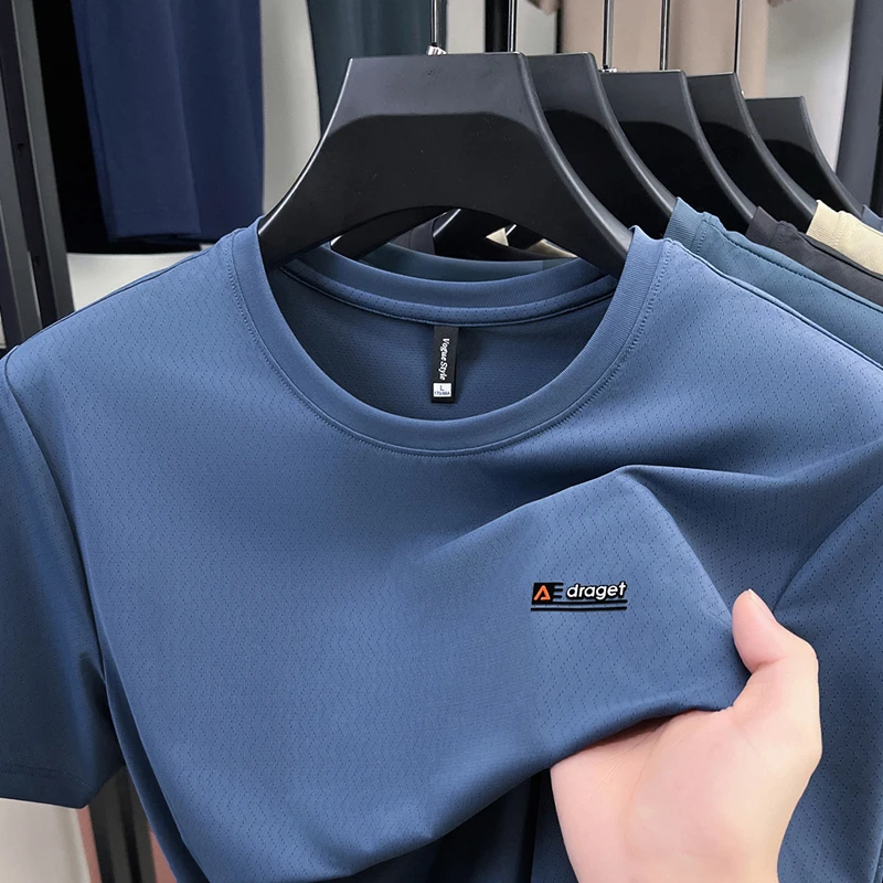 Luxury brand short sleeve round neck T-shirt fashion letter emboss wrinkle resistant casual top new ice silk summer men's wear
Luxury brand short sleeve round neck T-shirt fashion letter emboss wrinkle resistant casual top new ice silk summer men's wear