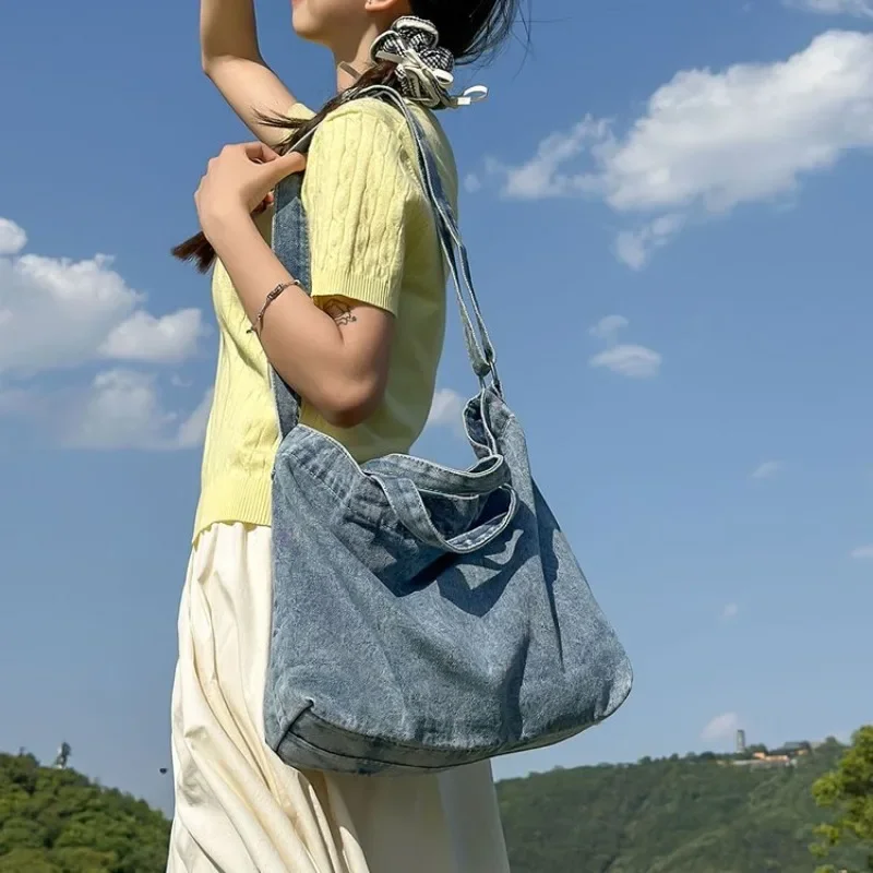 High-End Designer Paris Diaper Bag For Women Minimalist Letter Logo Tote With Large Capacity And Stylish Crossbody Function
High-End Designer Paris Diaper Bag For Women Minimalist Letter Logo Tote With Large Capacity And Stylish Crossbody Function