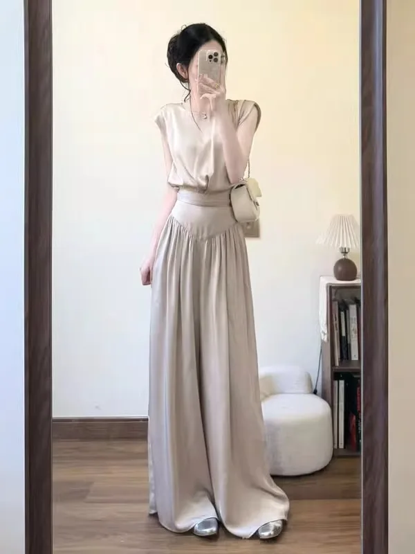 Elegant Satin Vest And Wide Leg Pants Two Piece Set Comfortable Short Sleeve round Neck Top Bottoms Casual Summer Outfit
Elegant Satin Vest And Wide Leg Pants Two Piece Set Comfortable Short Sleeve round Neck Top Bottoms Casual Summer Outfit