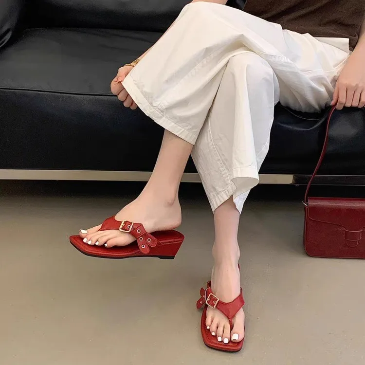 Vacation Style Square-toe Flip-flops for Women, Summer Metal Buckle Wedge Toe-post Sandals, Versatile
Vacation Style Square-toe Flip-flops for Women, Summer Metal Buckle Wedge Toe-post Sandals, Versatile