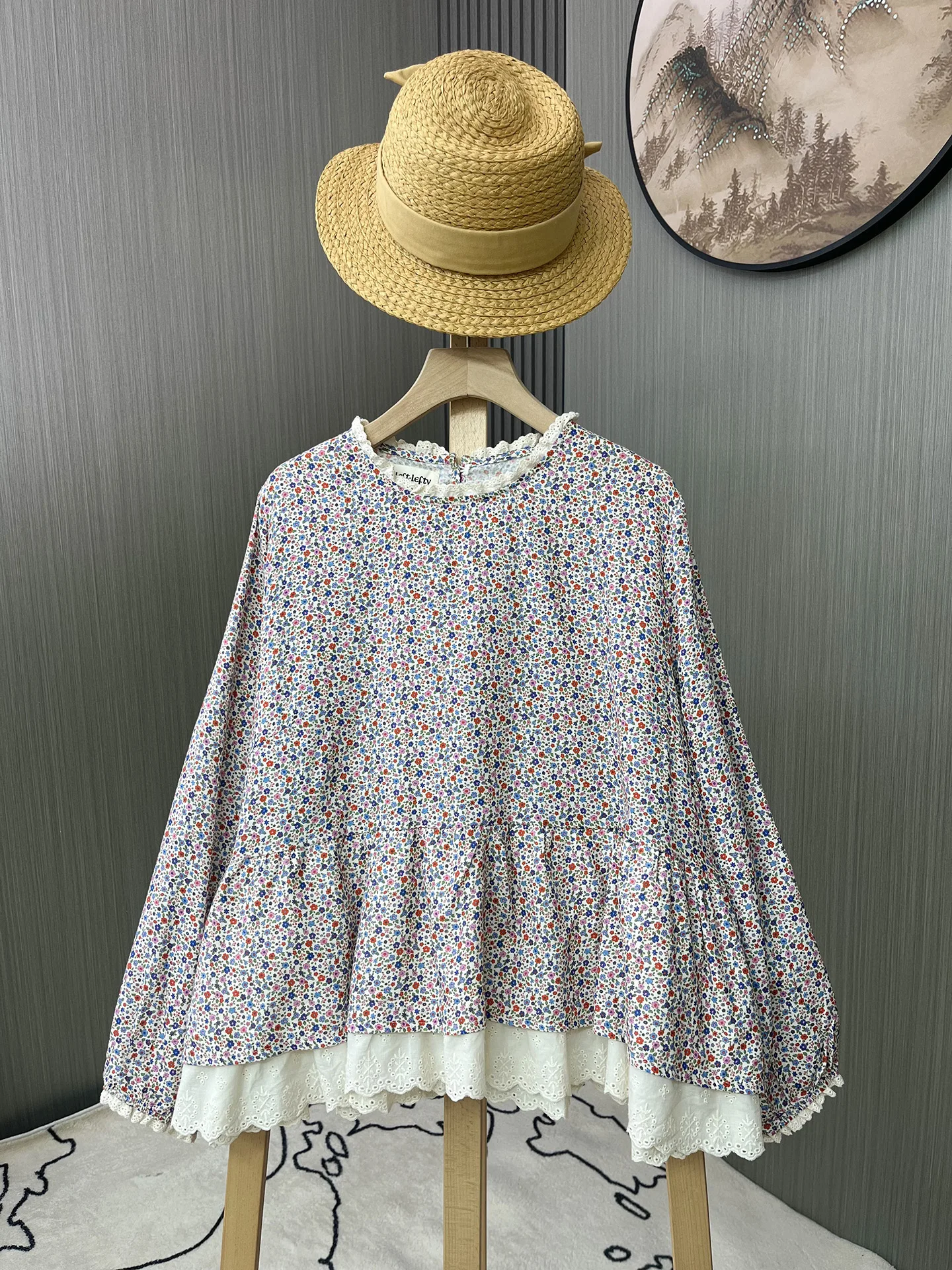 Новая женская дышащая комфортная повседневная футболка из хлопка с длинным рукавом, двухслойная, весенняя, свободного кроя, модная
Новая женская дышащая комфортная повседневная футболка из хлопка с длинным рукавом, двухслойная, весенняя, свободного кроя, модная