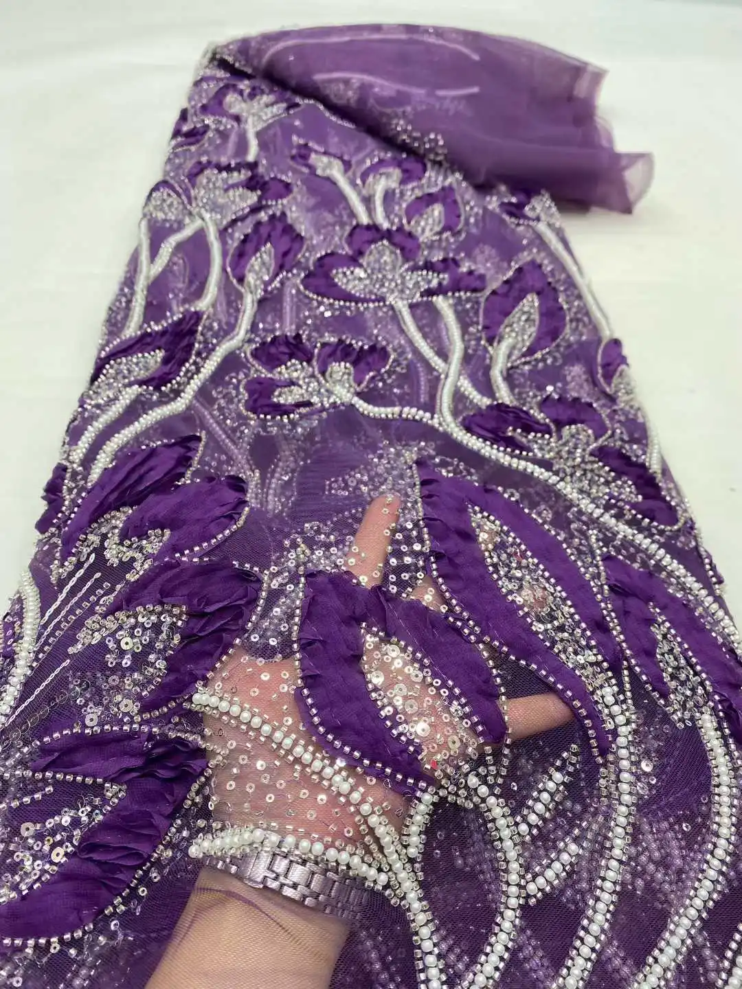 African Design French Sequins Lace Embroidery Luxury Beads Nigerian Net Tulle Fabric for Wedding Dress New Arrival Hot Sale
African Design French Sequins Lace Embroidery Luxury Beads Nigerian Net Tulle Fabric for Wedding Dress New Arrival Hot Sale