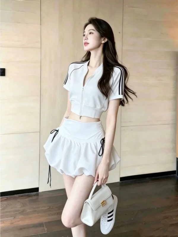 Chic White Floral Print Short Skirt Set Women's Casual Sporty Style Summer 2026 Age-Defying High Waist Zipper Fit Fashion Ens...
Chic White Floral Print Short Skirt Set Women's Casual Sporty Style Summer 2026 Age-Defying High Waist Zipper Fit Fashion Ens...