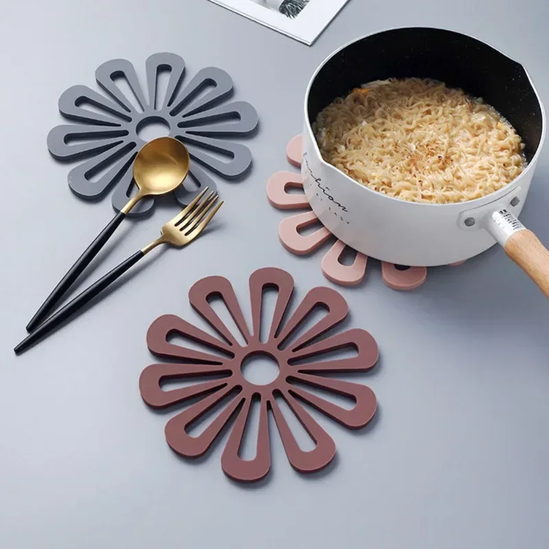 Hot Sale Kitchen Pot Mat Flower Shape Pot Holders for Hot Pots and Pans Holder Kitchen Insulation Coasters Hot Pad for Dishes
Hot Sale Kitchen Pot Mat Flower Shape Pot Holders for Hot Pots and Pans Holder Kitchen Insulation Coasters Hot Pad for Dishes