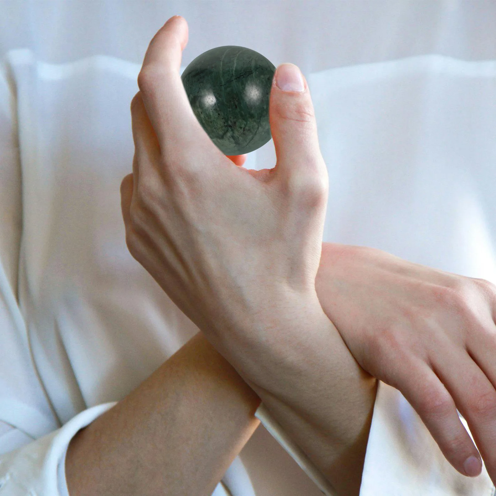 2Pcs Jade Hand Exercise Balls Reusable Hand Massage Balls Portable Palm Therapy Massage Tool Improve Blood Circulation
2Pcs Jade Hand Exercise Balls Reusable Hand Massage Balls Portable Palm Therapy Massage Tool Improve Blood Circulation