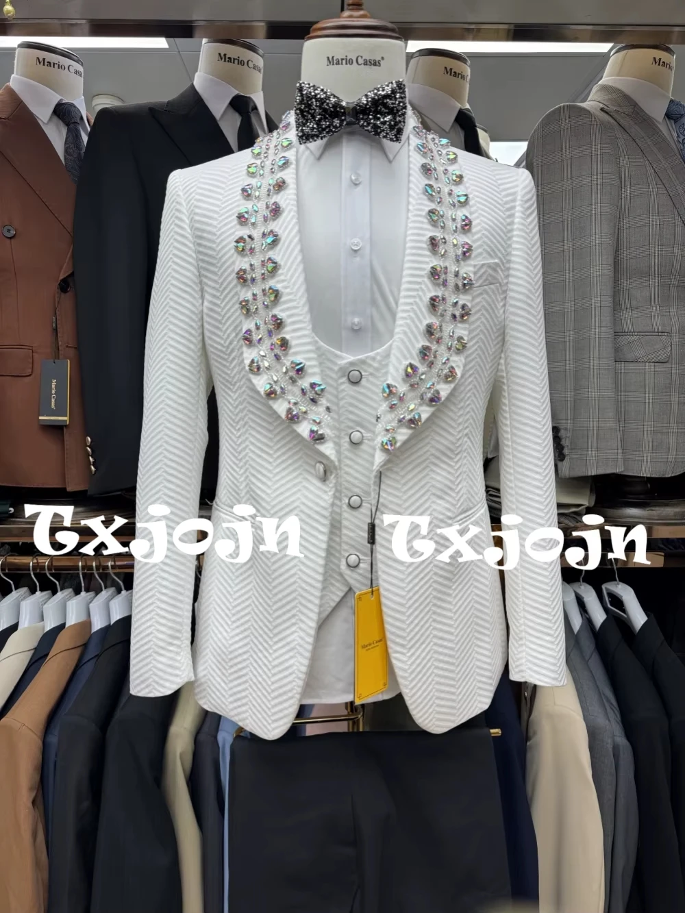 Jacquard Men's Luxurious Crystal Suits 3 Pieces Wedding Groom Sets,White Shawl Lapel Man Tuxedo For Party,Elegant Dancing Set
Jacquard Men's Luxurious Crystal Suits 3 Pieces Wedding Groom Sets,White Shawl Lapel Man Tuxedo For Party,Elegant Dancing Set