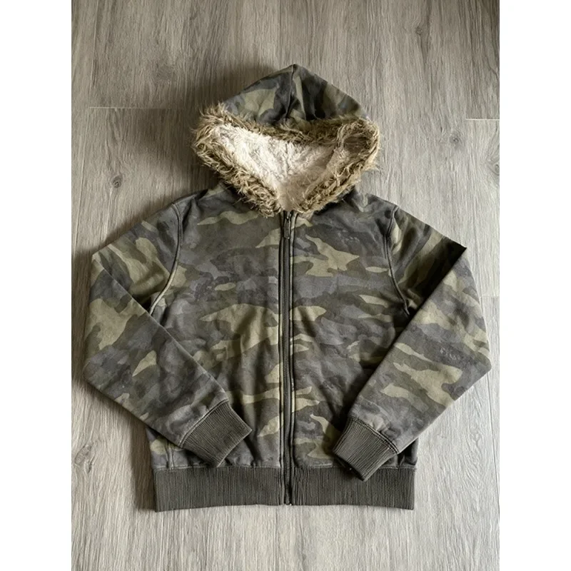 Camouflage Jackets with Hooded Women 2000s American Retro Coats Sweatshirts Faux Fur Tops Loose Casual Streetwear Chic
Camouflage Jackets with Hooded Women 2000s American Retro Coats Sweatshirts Faux Fur Tops Loose Casual Streetwear Chic