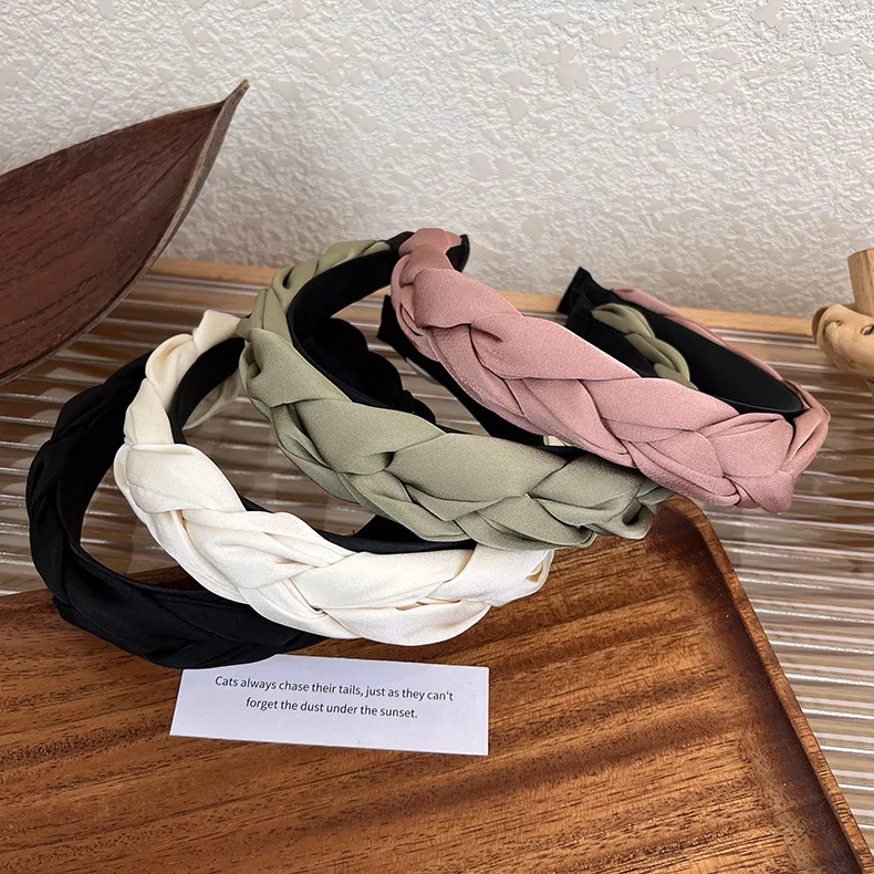 Headband Wide Satin Braided Vintage Crown Lifting Volume Boosting Fall Winter Elegant Chic Comfortable Hair Band for Women Daily
Headband Wide Satin Braided Vintage Crown Lifting Volume Boosting Fall Winter Elegant Chic Comfortable Hair Band for Women Daily