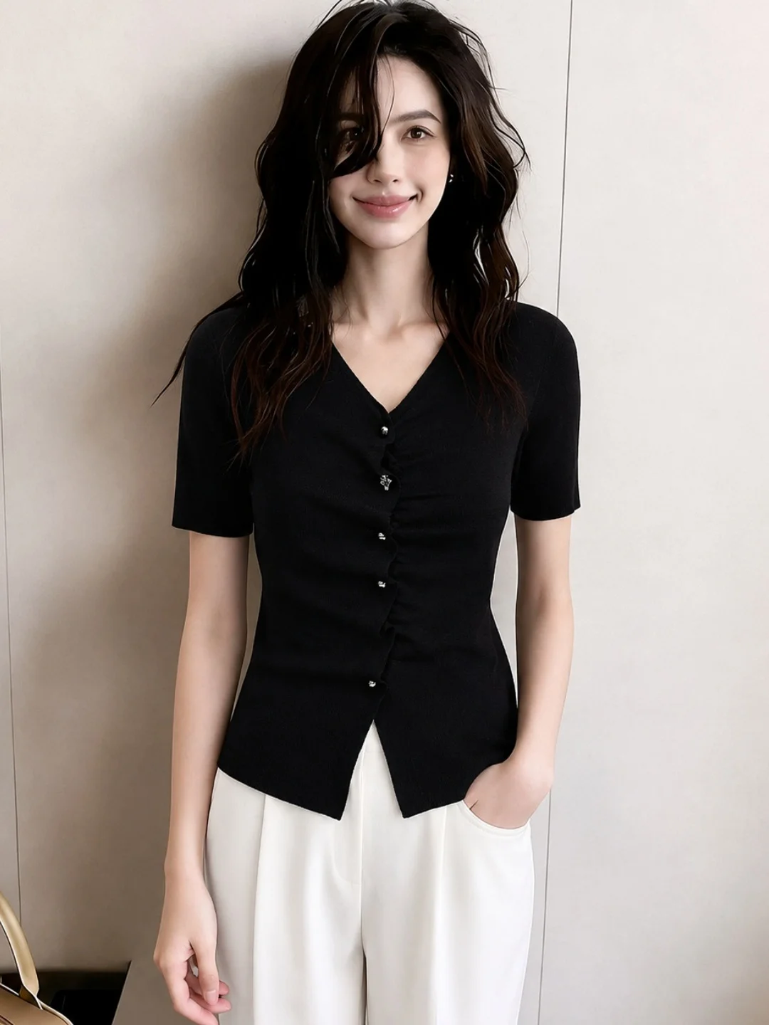Slim Fit Ice Silk Knitted Short Sleeve T-Shirt Pure Color Luxury Style Women's Top Summer Shoulder Length V-Neck Single Button
Slim Fit Ice Silk Knitted Short Sleeve T-Shirt Pure Color Luxury Style Women's Top Summer Shoulder Length V-Neck Single Button