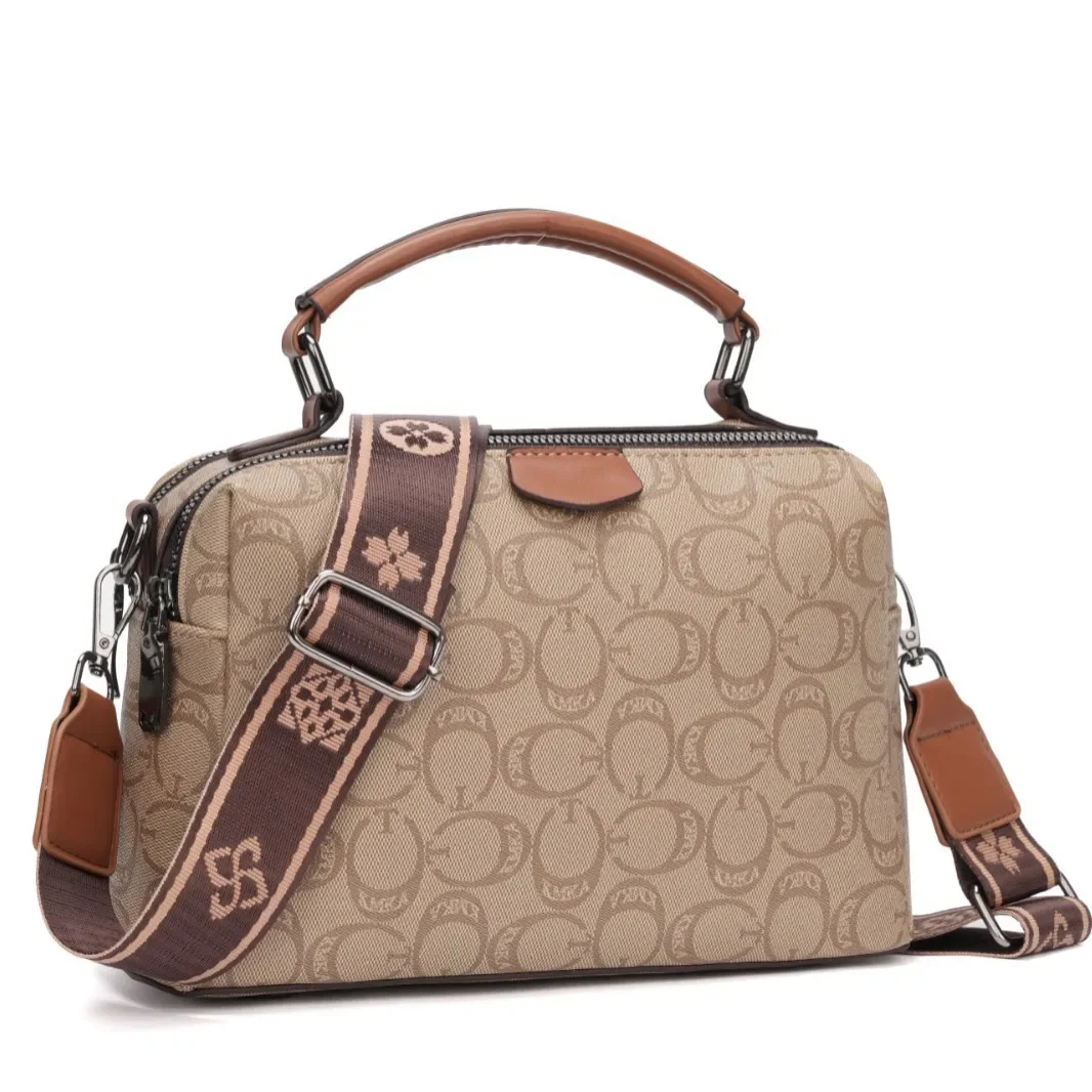 Сумка-хобо с монограммой, регулируемый ремешок из искусственной кожи, легкая сумка через плечо большой вместимости для женщин, предметы первой необходимости для путешествий и поездок на работу   
Сумка-хобо с монограммой, регулируемый ремешок из искусственной кожи, легкая сумка через плечо большой вместимости для женщин, предметы первой необходимости для путешествий и поездок на работу  