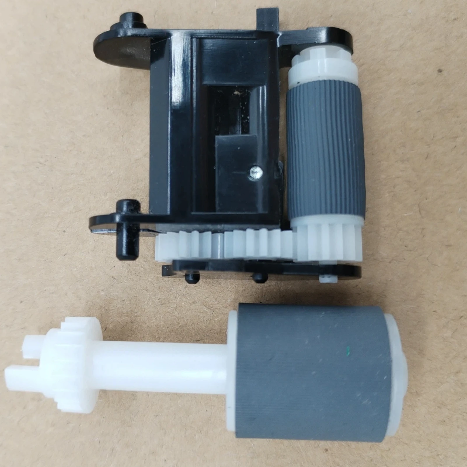 Ролик захвата АПД подходит для HP 9022E 9028E 9020 9026 9026E 9025E 9020E 9028 9022 9025 9023E 9023
Ролик захвата АПД подходит для HP 9022E 9028E 9020 9026 9026E 9025E 9020E 9028 9022 9025 9023E 9023