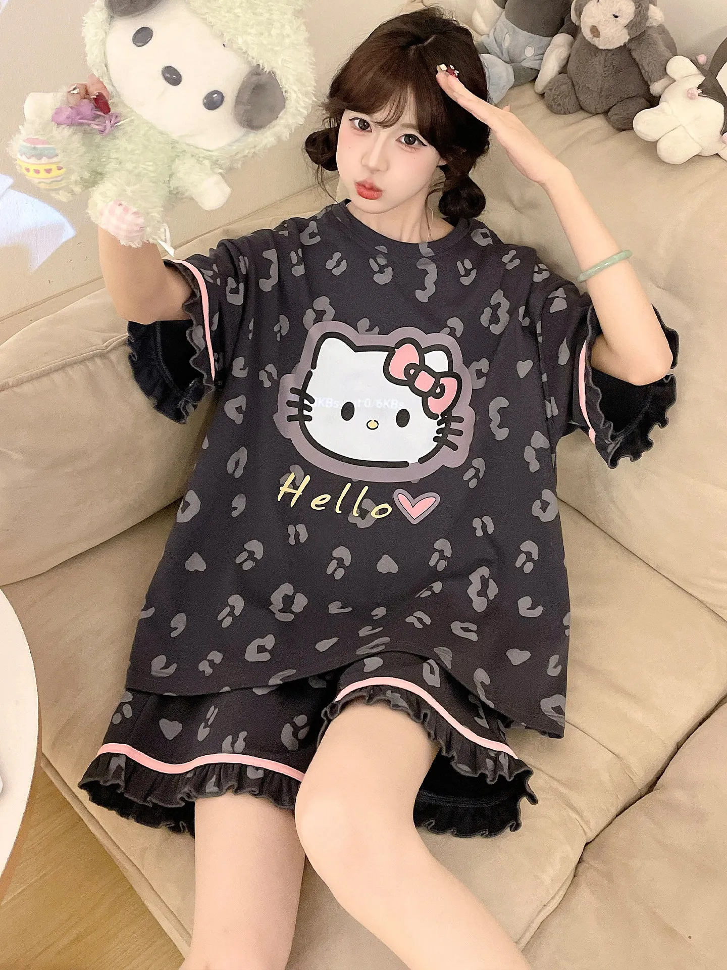 Sanrio Cute Pajama Women's Summer Pure Cotton Short Sleeved Shorts Set Hello Kitty Cartoon Home Clothes
Sanrio Cute Pajama Women's Summer Pure Cotton Short Sleeved Shorts Set Hello Kitty Cartoon Home Clothes