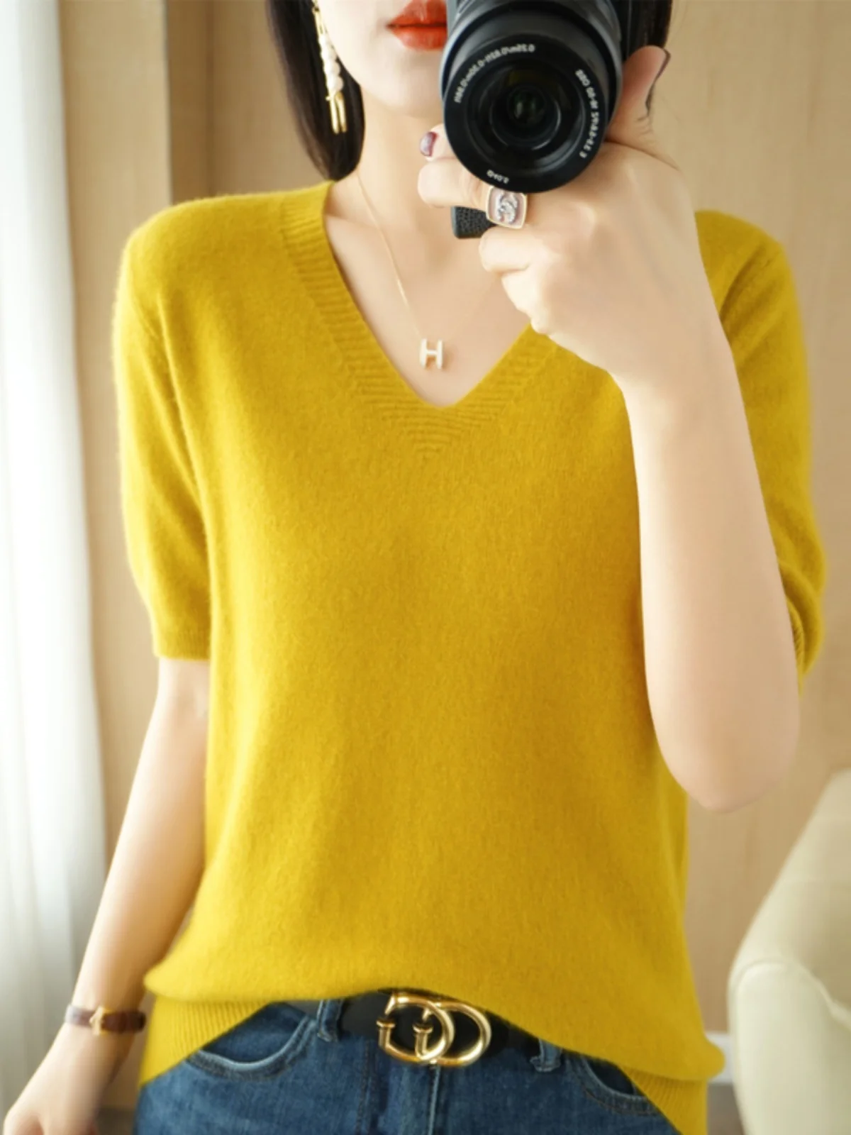 Women's Cashmere Sweater V-Neck Spring New Pure Color Short Sleeve Knitted Woolen Top Loose Fit Comfortable Korean Style
Women's Cashmere Sweater V-Neck Spring New Pure Color Short Sleeve Knitted Woolen Top Loose Fit Comfortable Korean Style