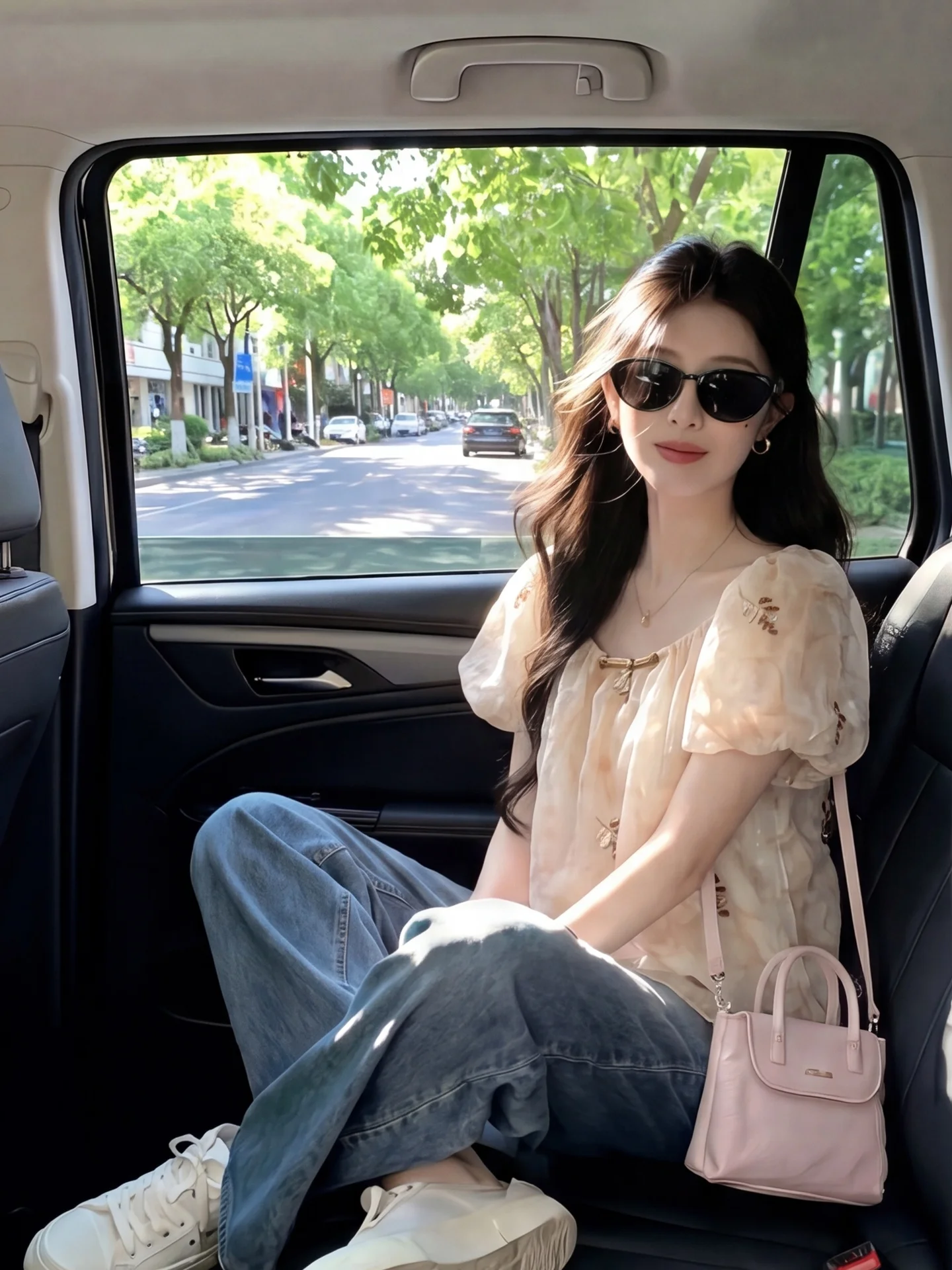 Unique Fashionable Embroidered Bubble Sleeve Shirt Women's Summer New Style Heavy Embroidery Short Sleeve Square Collar Top
Unique Fashionable Embroidered Bubble Sleeve Shirt Women's Summer New Style Heavy Embroidery Short Sleeve Square Collar Top