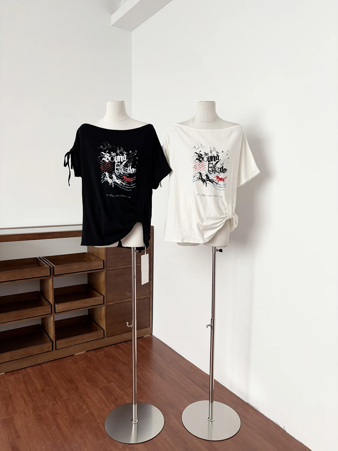 Korean Cartoon Print Asymmetrical Shoulder Short Sleeve T-Shirt Women Summer Loose One-Shoulder Batwing Sleeve Top Ins Style
Korean Cartoon Print Asymmetrical Shoulder Short Sleeve T-Shirt Women Summer Loose One-Shoulder Batwing Sleeve Top Ins Style