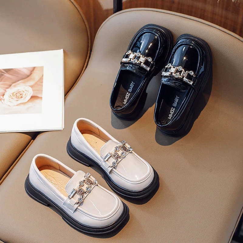 Girls Leather Shoes 2023 Spring New Korean Style Rhinestones Children Mary Jane Shoes for Performance Kids Shoes Non-slip Flats
Girls Leather Shoes 2023 Spring New Korean Style Rhinestones Children Mary Jane Shoes for Performance Kids Shoes Non-slip Flats