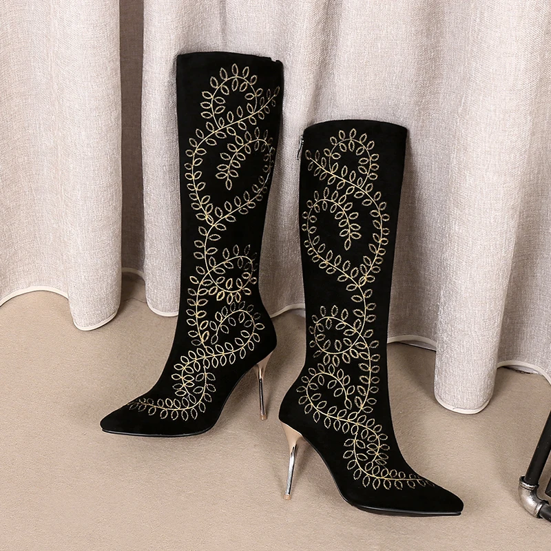 Retro Embroidered Leather Boots Pointed Tip Thin Heel Zipper Heightened and Thin Fashion Boots Large Size Sexy Women's Boots
Retro Embroidered Leather Boots Pointed Tip Thin Heel Zipper Heightened and Thin Fashion Boots Large Size Sexy Women's Boots