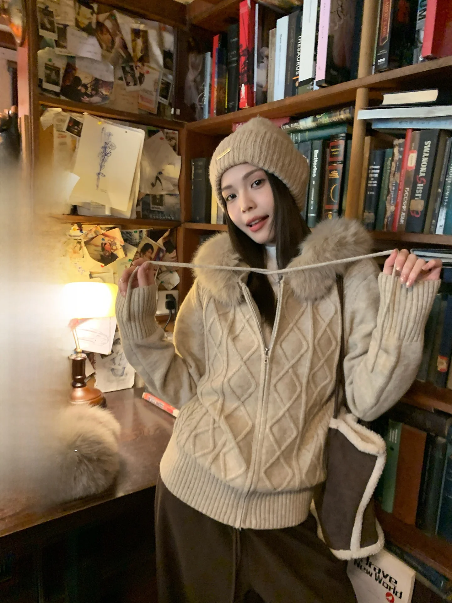 Trendy Loose Women's Knitted Hat Coat Casual Sle Long Sve Zipper Closure Faux Fur Collar Sweater Cardigan Winter Outerwear
Trendy Loose Women's Knitted Hat Coat Casual Sle Long Sve Zipper Closure Faux Fur Collar Sweater Cardigan Winter Outerwear