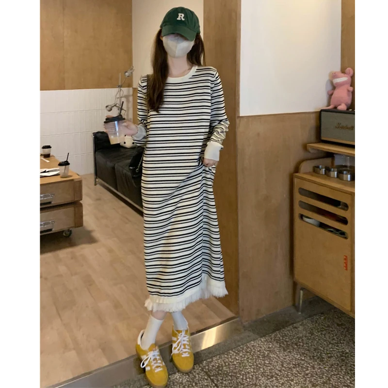 Vintage Women's Maxi Dress Autumn Winter Fashion Loose Long Sleeve Dress Knitted Striped Tassel Dress
Vintage Women's Maxi Dress Autumn Winter Fashion Loose Long Sleeve Dress Knitted Striped Tassel Dress