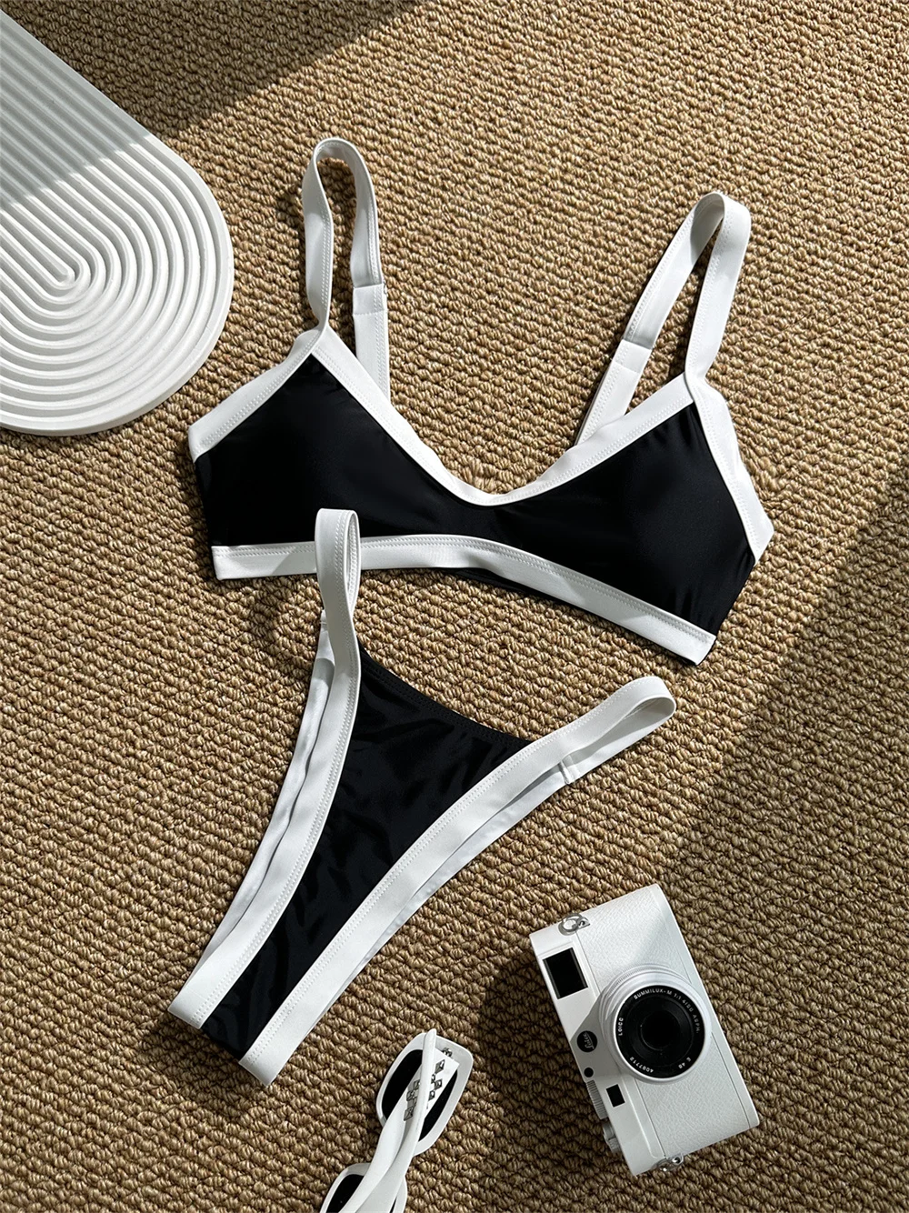 Retro Patchwork Bikini Black with White Micro Swimsuit Push Up Swimwears Women Swimming Vacation Outfit Beach Bathing Swim Suits
Retro Patchwork Bikini Black with White Micro Swimsuit Push Up Swimwears Women Swimming Vacation Outfit Beach Bathing Swim Suits