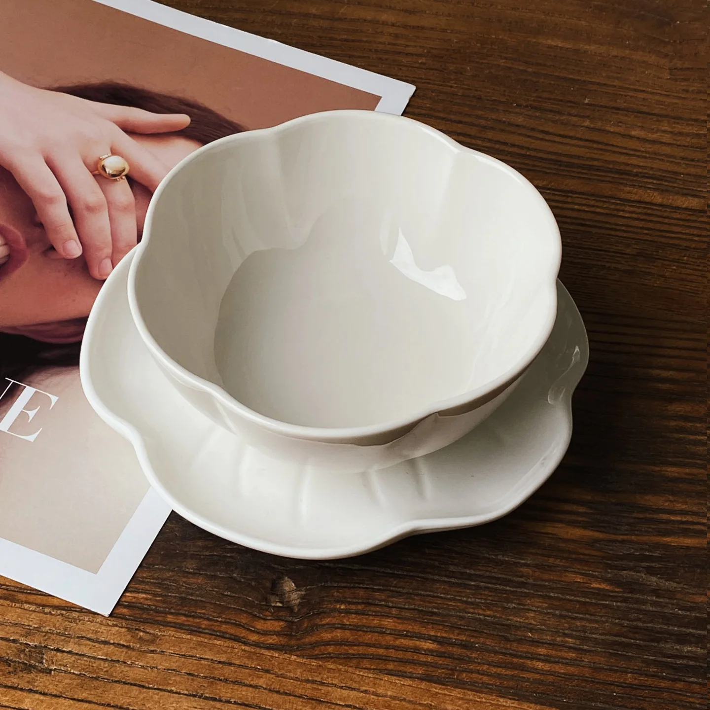 Yjq sugar water bowl beige petal soup bowl fruit salad milk simple special-shaped white flower plate
Yjq sugar water bowl beige petal soup bowl fruit salad milk simple special-shaped white flower plate