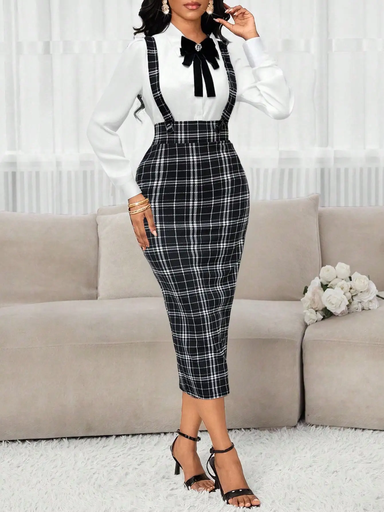Женский комплект: юбка-сарафан в клетку и блузка с бантом на горловине - Офисный шик
Женский комплект: юбка-сарафан в клетку и блузка с бантом на горловине - Офисный шик